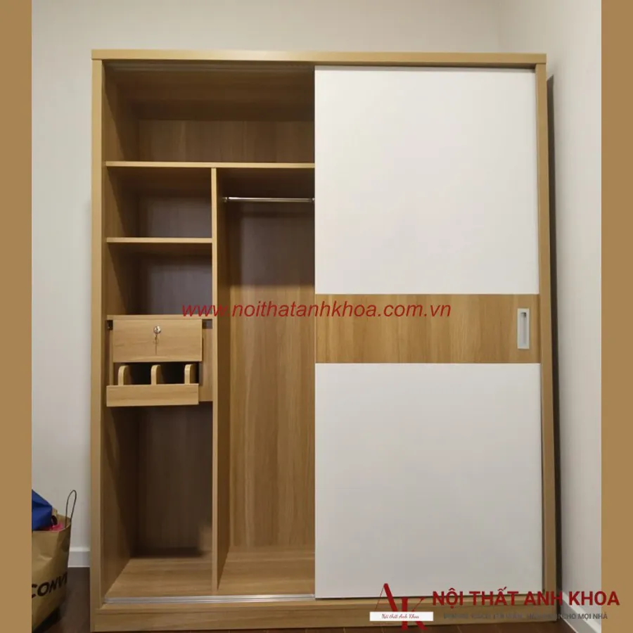 Tủ Quần Áo Cửa Lùa Gỗ Công Nghiệp MDF Phủ Melamine Màu Vàng Phối Cánh Trắng Hiện Đại