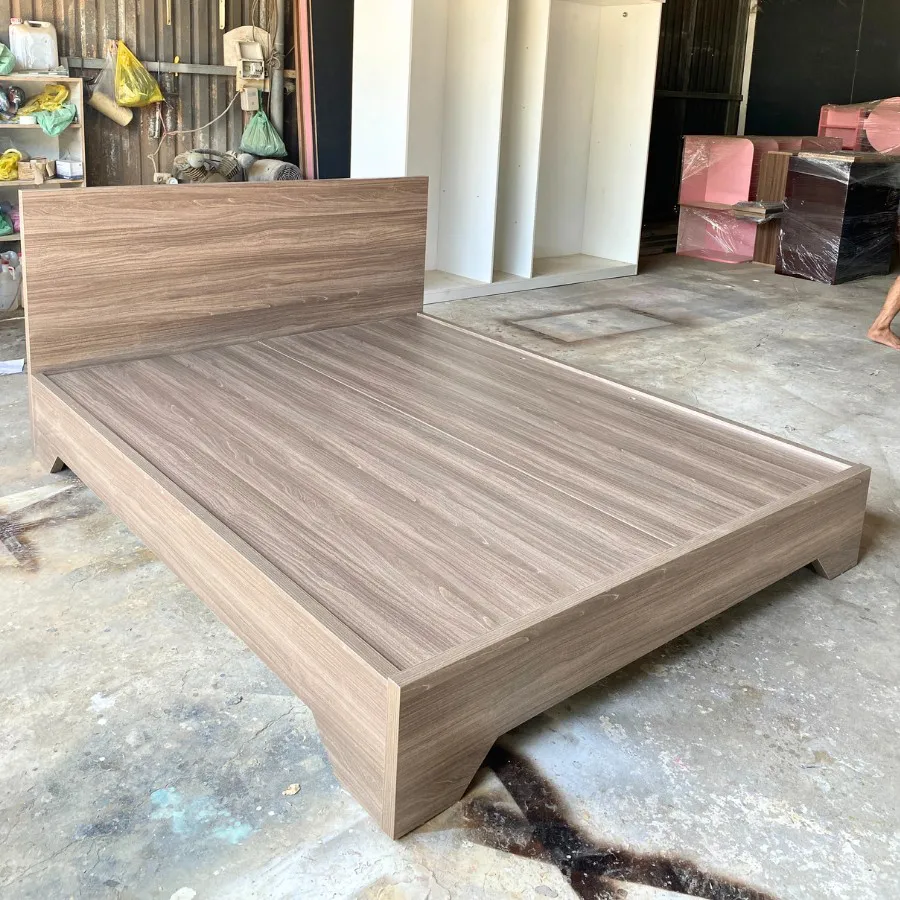 Giường Ngủ Giá Rẻ Gỗ Công Nghiệp Chân Cao Màu Nâu Vân Gỗ