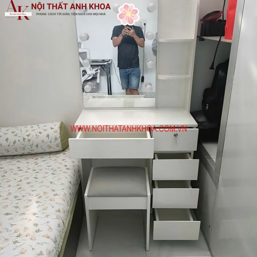 Bàn Trang Điểm Gỗ Công Nghiệp Phủ Melamine Cao Cấp Màu Trắng Sang Trọng