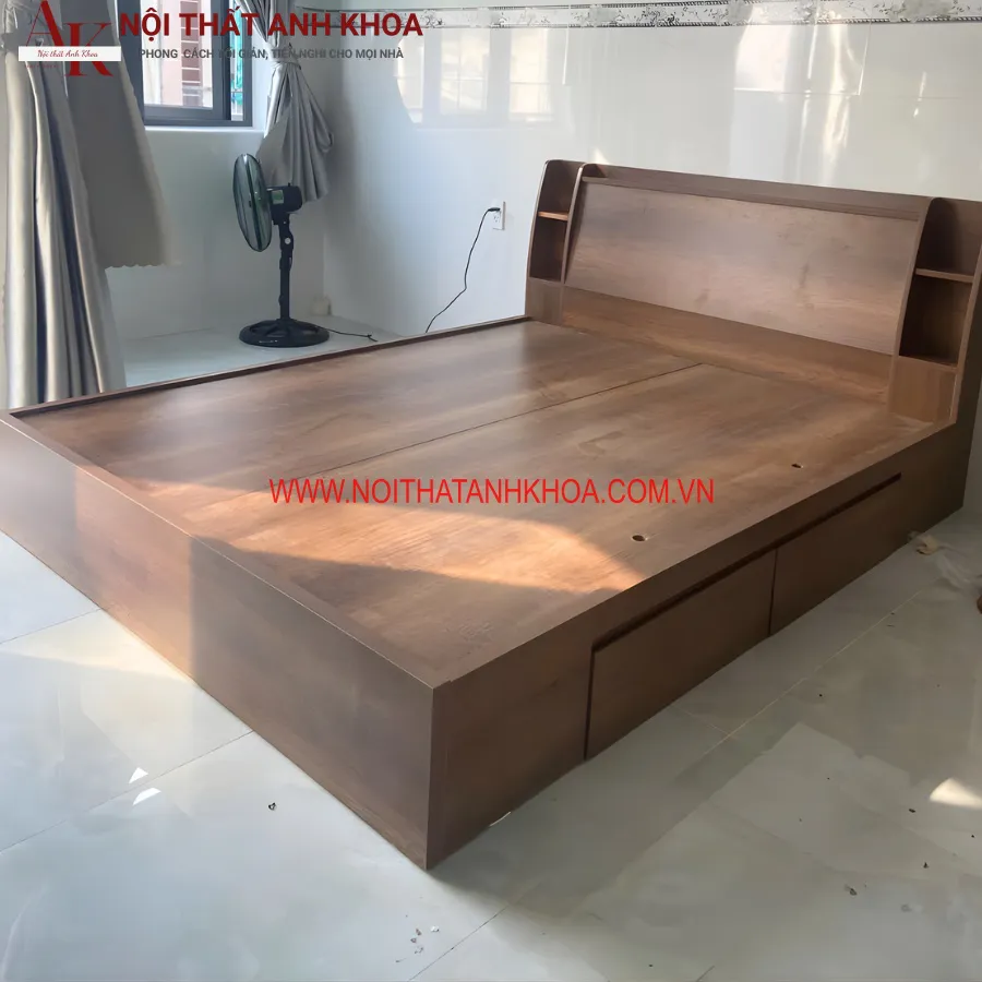 Giường Ngủ Gỗ Công Nghiệp Đầu Kệ Tựa Lưng Màu Nâu Kèm 2 Hộc Chứa Đồ Tiện Nghi