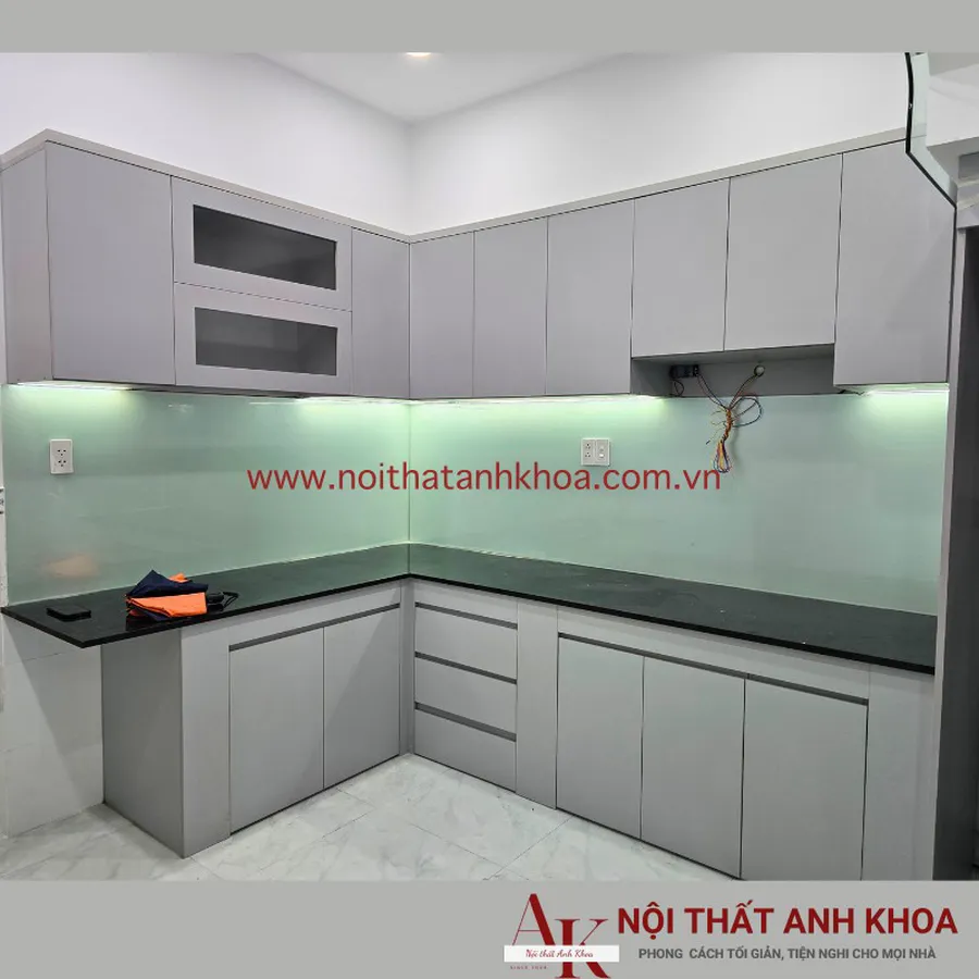Tủ Bếp Chữ L Gỗ Công Nghiệp Kháng Ẩm Phong Cách Hiện Đại