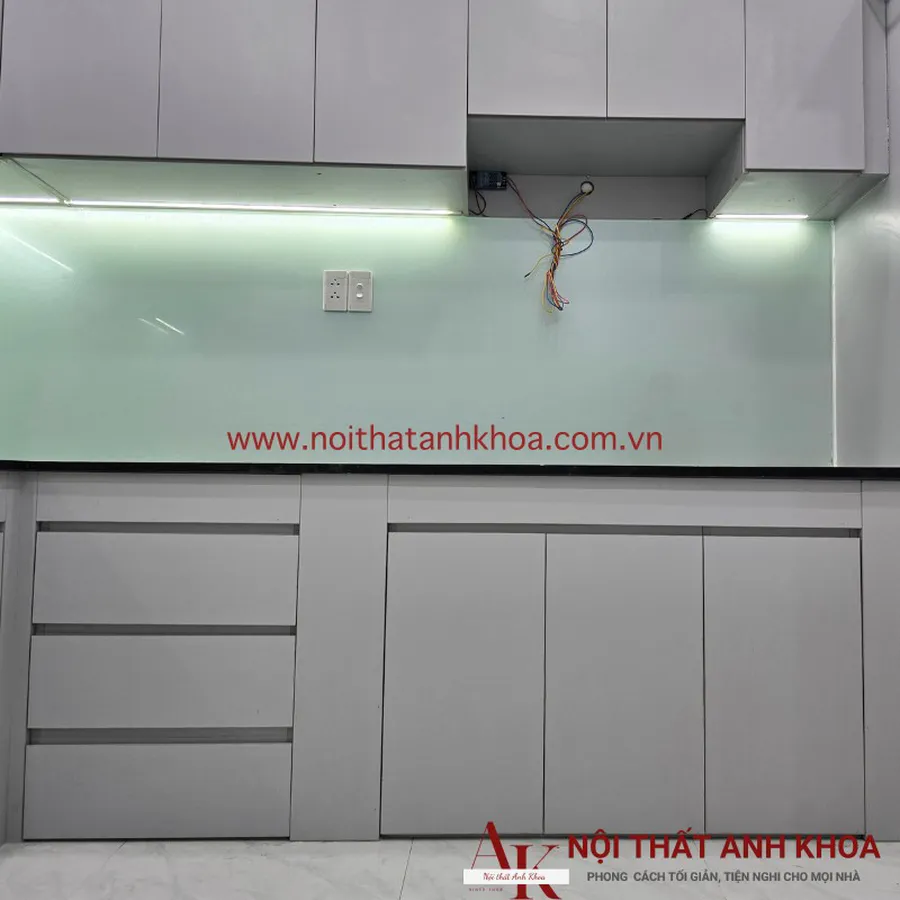 Tủ Bếp Chữ L Gỗ Công Nghiệp Kháng Ẩm Phong Cách Hiện Đại