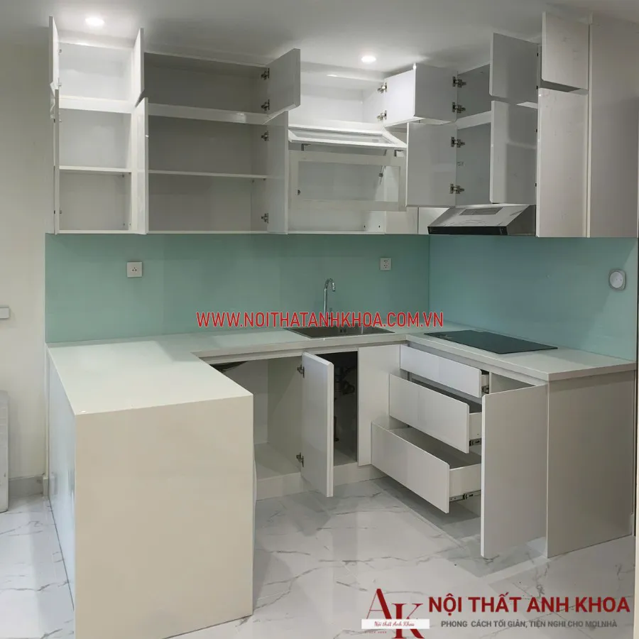Tủ Bếp Màu Trắng Gỗ Công Nghiệp Kết Hợp Cánh Acrylic