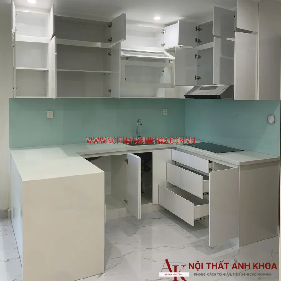 Tủ Bếp Màu Trắng Gỗ Công Nghiệp Kết Hợp Cánh Acrylic