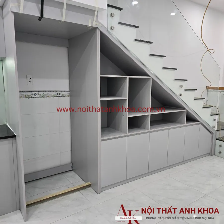 Tủ Cầu Thang Gỗ Công Nghiệp MDF Màu Xám Nhạt Đẹp