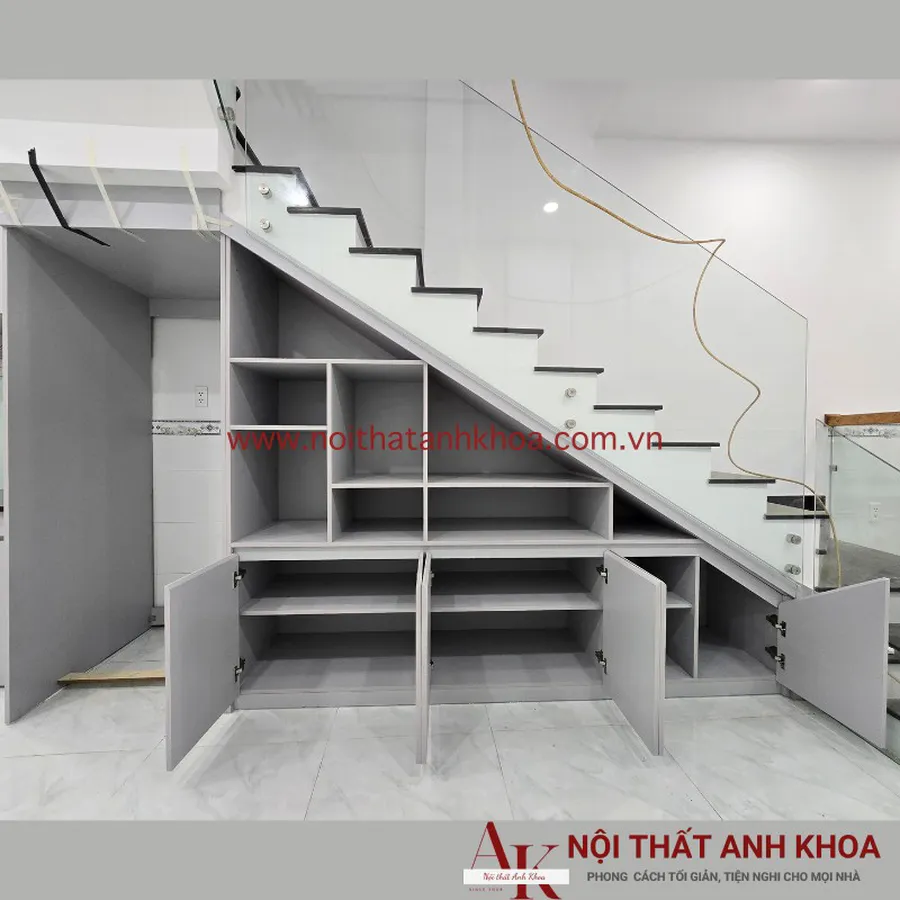 Tủ Cầu Thang Gỗ Công Nghiệp MDF Màu Xám Nhạt Đẹp