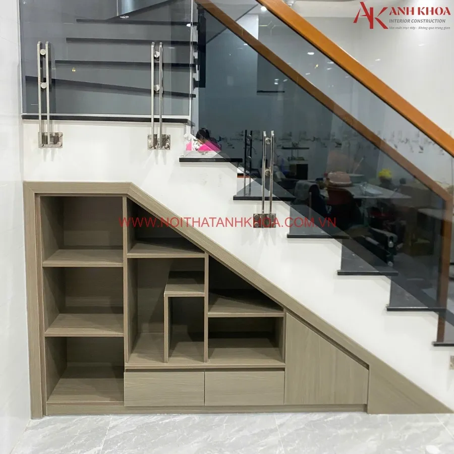 Tủ Dưới Chân Cầu Thang Gỗ Công Nghiệp Đẹp Gọn Gàng