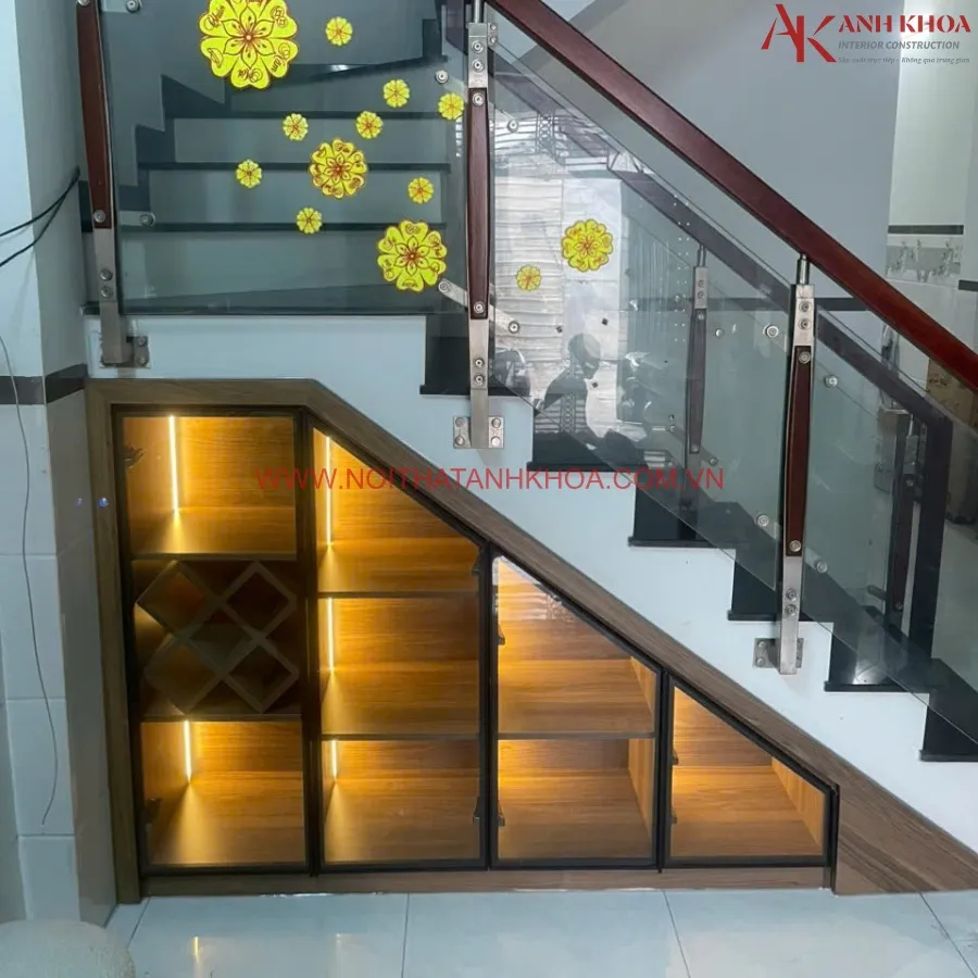 Tủ Kệ Dưới Gầm Cầu Thang Gỗ Công Nghiệp Kết Hợp Cánh Kính
