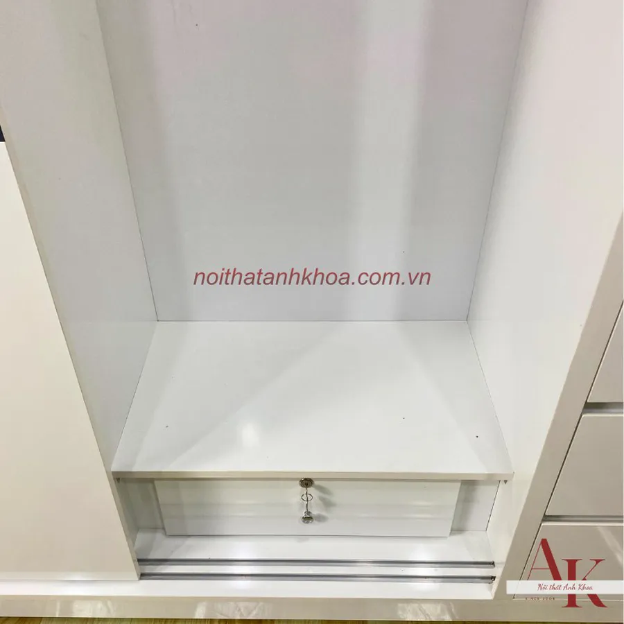 Tủ Quần Áo Cửa Lùa Màu Trắng Phối Sọc Sang Trọng Giá Rẻ