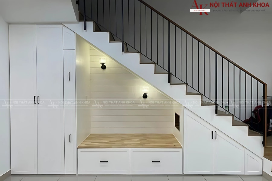 Tủ cầu thang gỗ MDF màu trắng, thanh lịch  Tủ cầu thang gỗ MDF màu trắng, thanh lịch