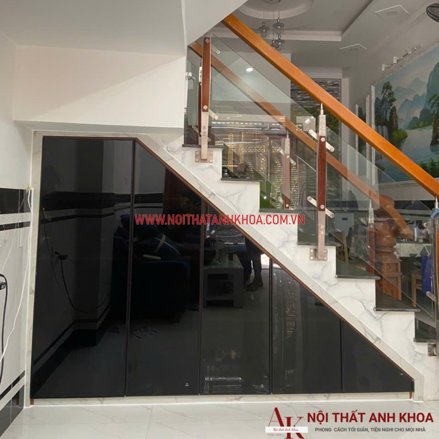 Tủ dưới cầu thang gỗ công nghiệp cánh kính đẹp hiện đại Tủ dưới cầu thang gỗ công nghiệp cánh kính đẹp hiện đại