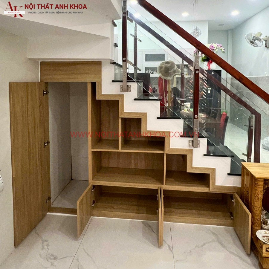 Tủ gầm cầu thang gỗ MDF màu vàng vân gỗ ấm áp Tủ gầm cầu thang gỗ MDF màu vàng vân gỗ ấm áp