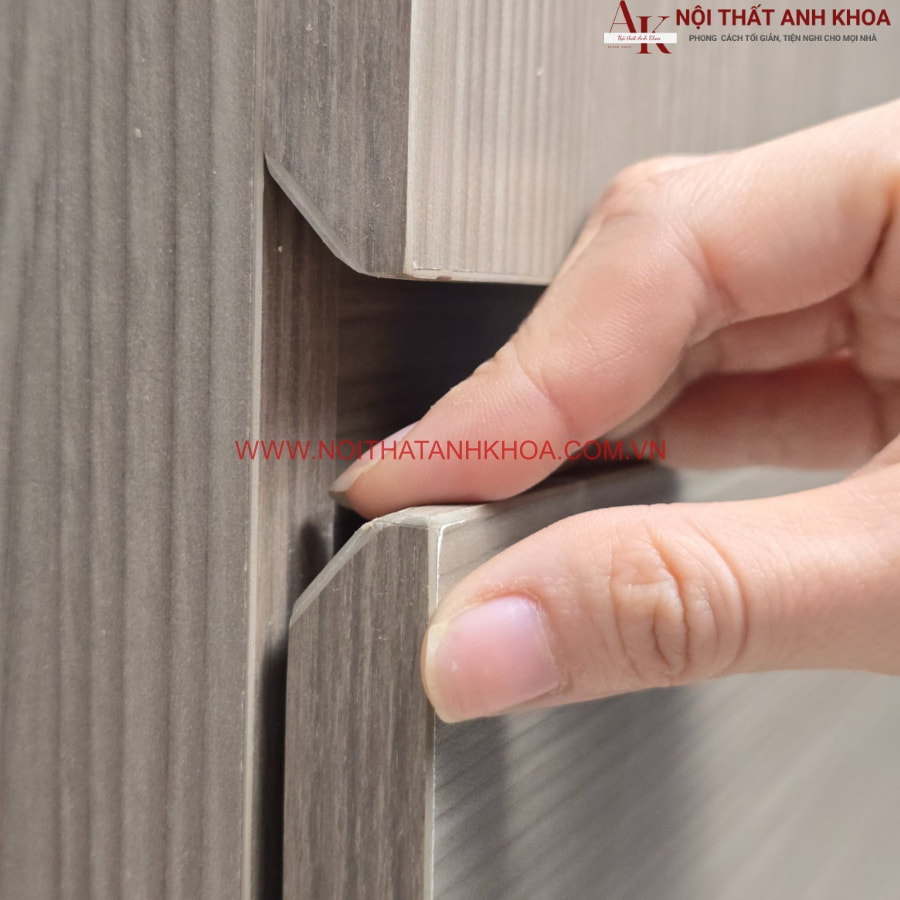 Tay nắm vát góc tủ quần áo 4 cánh gỗ công nghiệp đẹp kết hợp cánh kính Tay nắm vát góc tủ quần áo 4 cánh gỗ công nghiệp đẹp kết hợp cánh kính