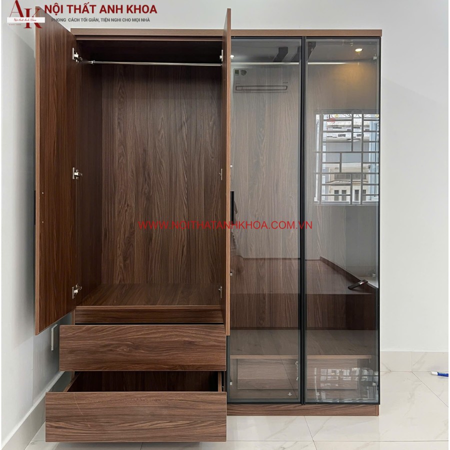 Không gian bên trong tủ quần áo gỗ công nghiệp kết hợp cánh kính hiện đại Không gian bên trong tủ quần áo gỗ công nghiệp kết hợp cánh kính hiện đại