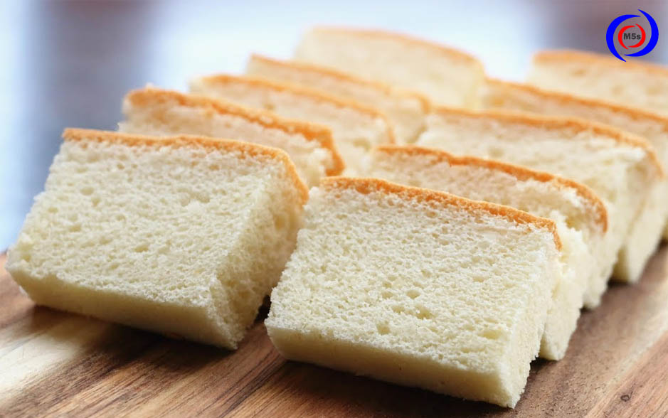 Bánh bông lan làm bằng máy trộn bột Bánh bông lan làm bằng máy trộn bột