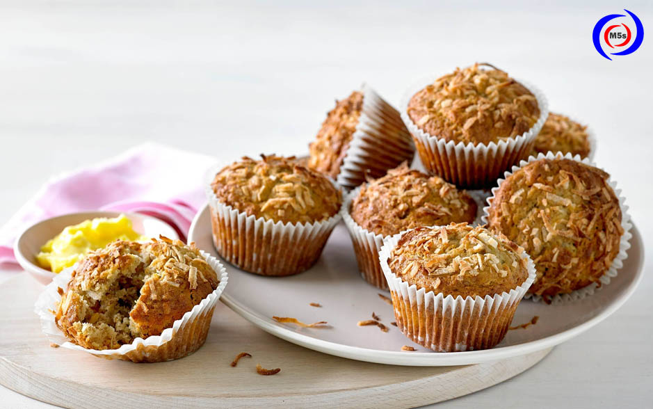 Bánh muffin làm bắng máy trộn bột Bánh muffin làm bắng máy trộn bột