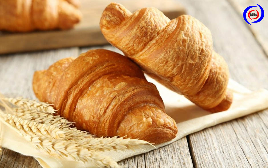 Bánh sừng bò làm bằng máy trộn bột Bánh sừng bò làm bằng máy trộn bột