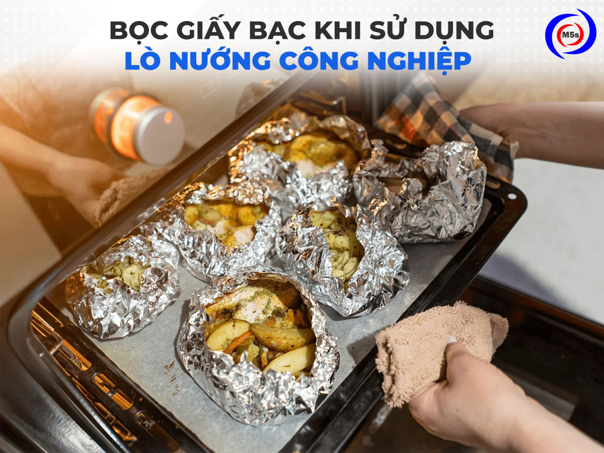 Bọc giấy bạc khi nướng bằng lò nướng công nghiệp Bọc giấy bạc khi nướng bằng lò nướng công nghiệp