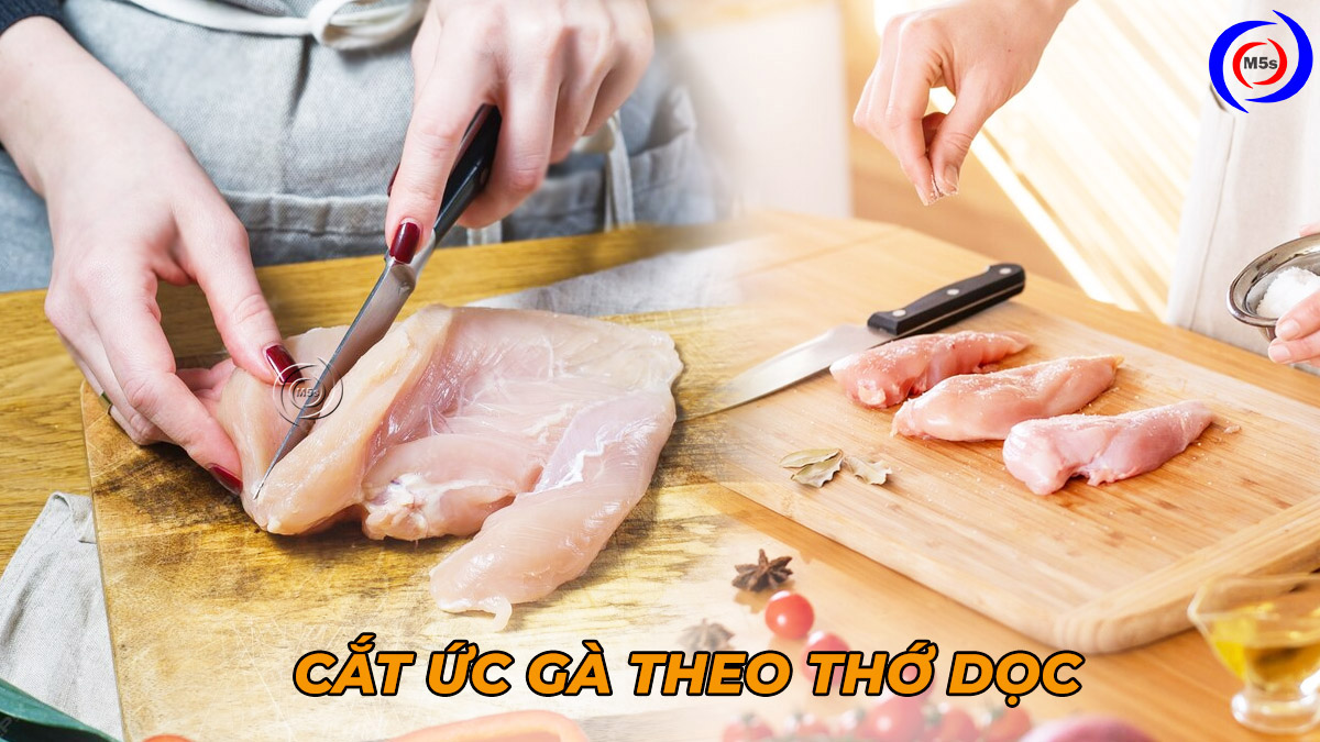 Cắt ức gà làm chà bông Cắt ức gà làm chà bông