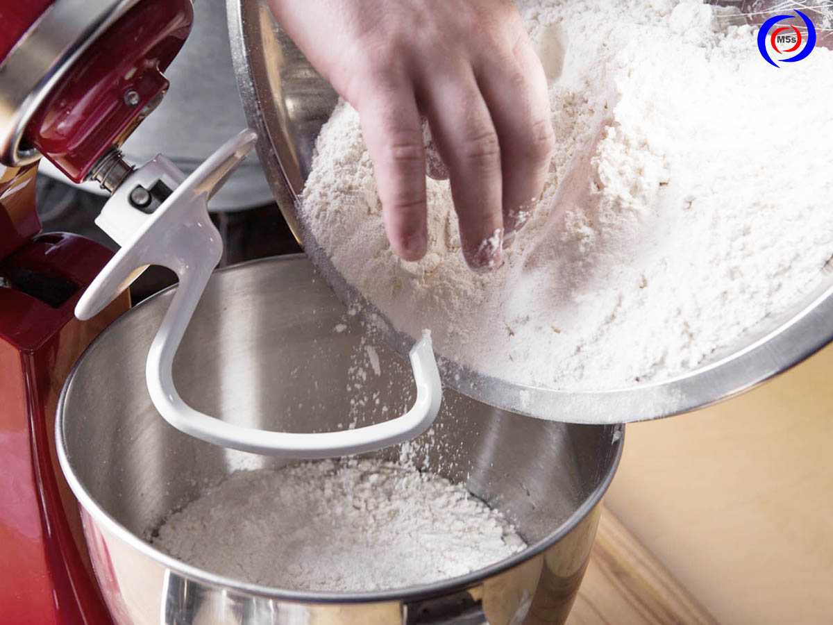 Đong nguyên liệu cho máy trộn bột Đong nguyên liệu cho máy trộn bột