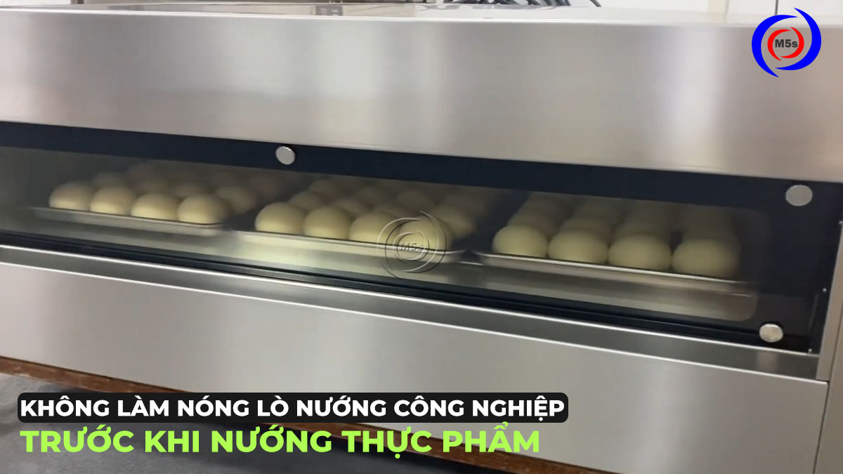 Không làm nóng lò nướng điện công nghiệp trước khi sử dụng Không làm nóng lò nướng điện công nghiệp trước khi sử dụng