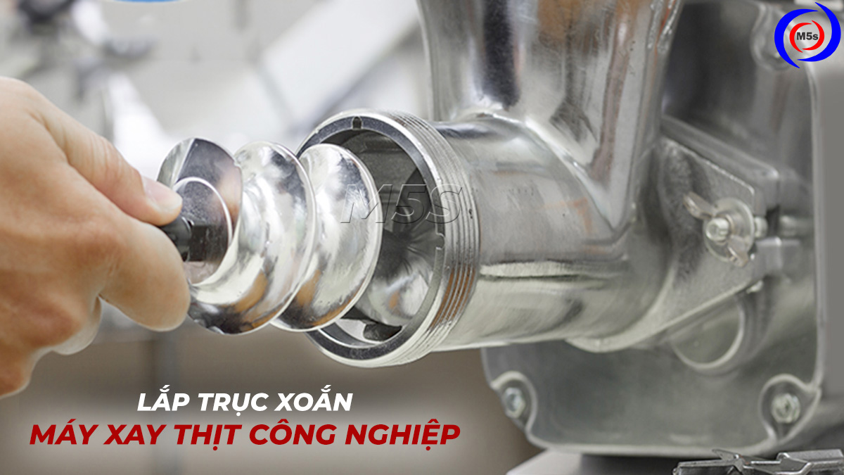 Lắp trục xoắn máy xay thịt công nghiệp Lắp trục xoắn máy xay thịt công nghiệp
