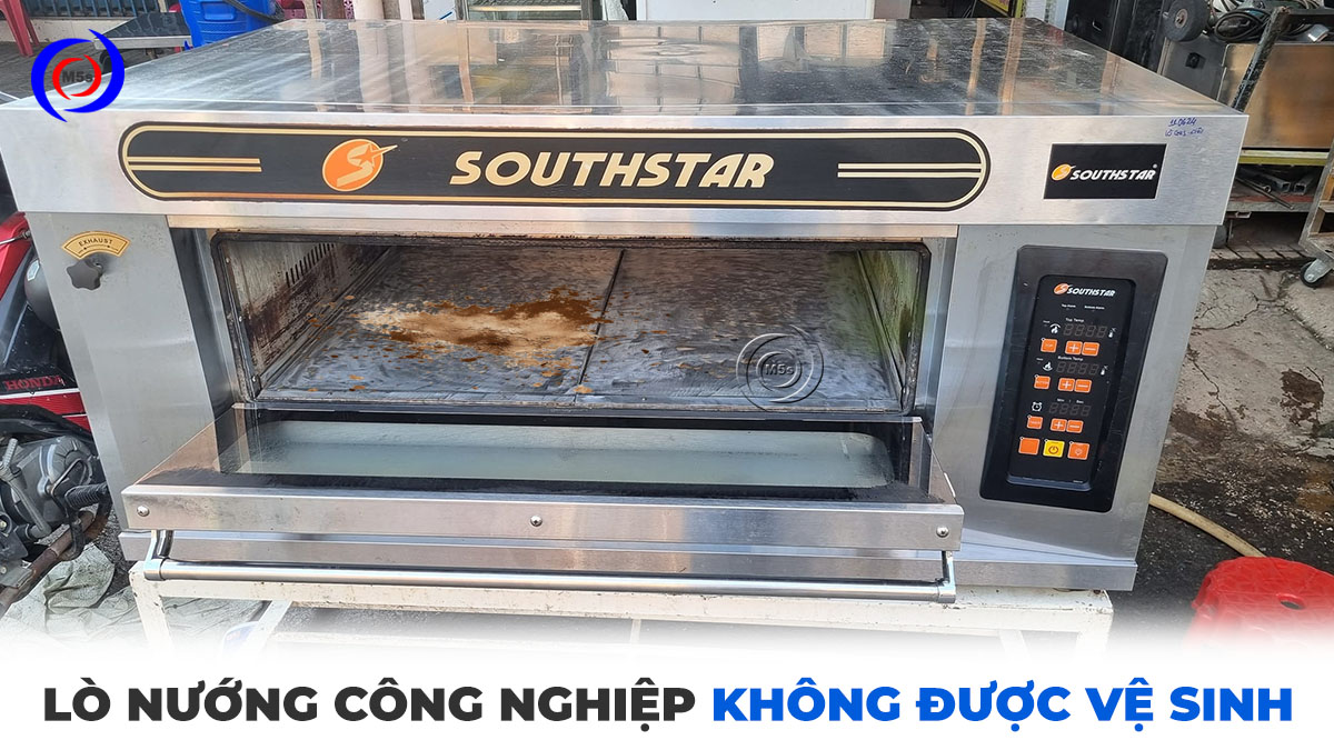 Lò nướng công nghiệp không được vệ sinh Lò nướng công nghiệp không được vệ sinh