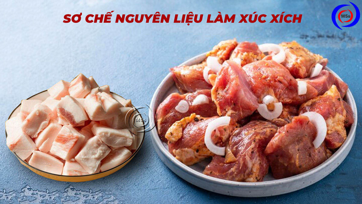 Sơ chế nguyên liệu làm xúc xích Sơ chế nguyên liệu làm xúc xích