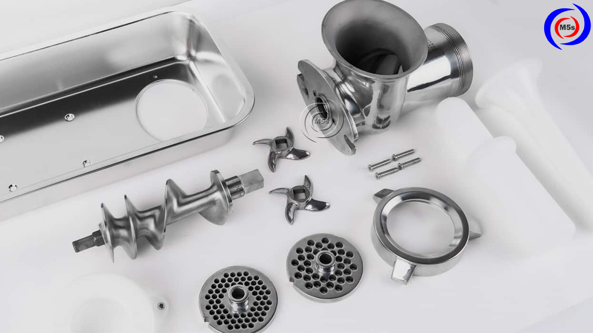 Tháo rời các bộ phận máy xay thịt công nghiệp Tháo rời các bộ phận máy xay thịt công nghiệp