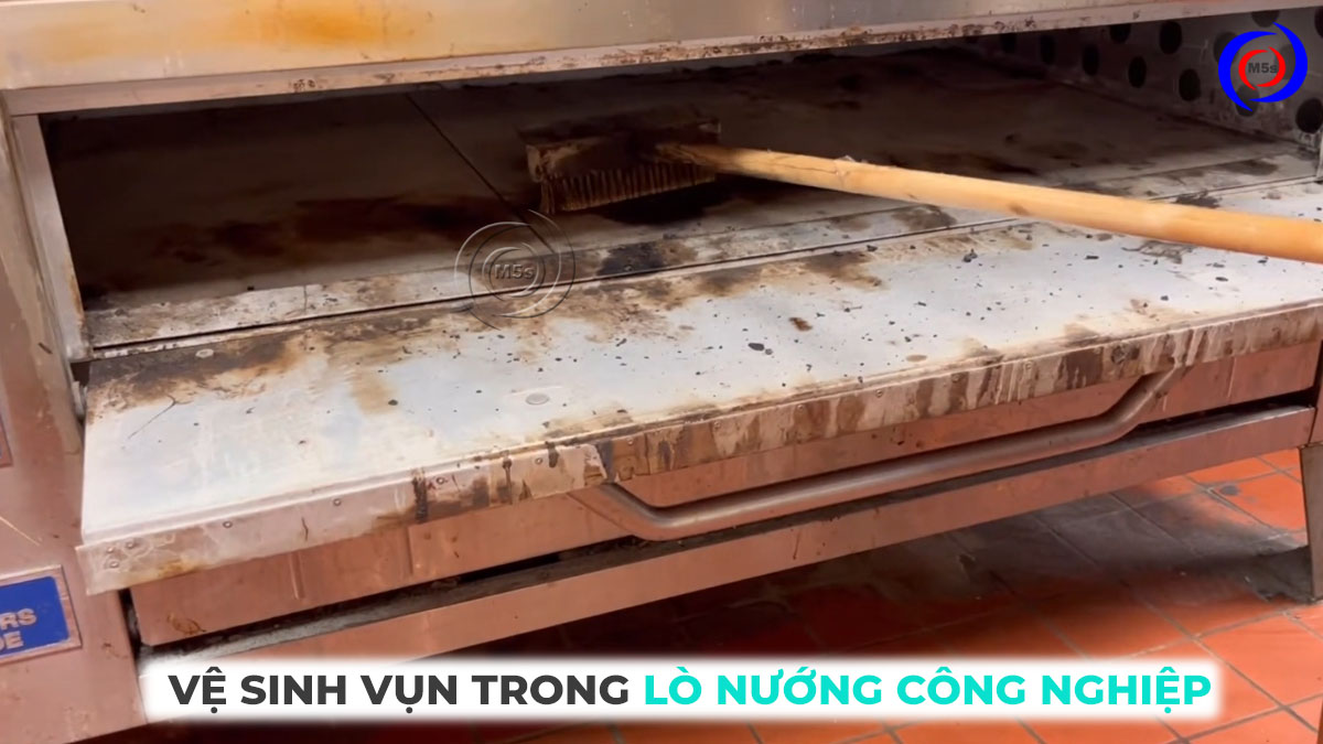 Vệ sinh khoang lò nướng công nghiệp Vệ sinh khoang lò nướng công nghiệp