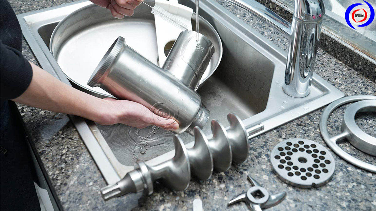 Vệ sinh máy xay thịt công nghiệp Vệ sinh máy xay thịt công nghiệp