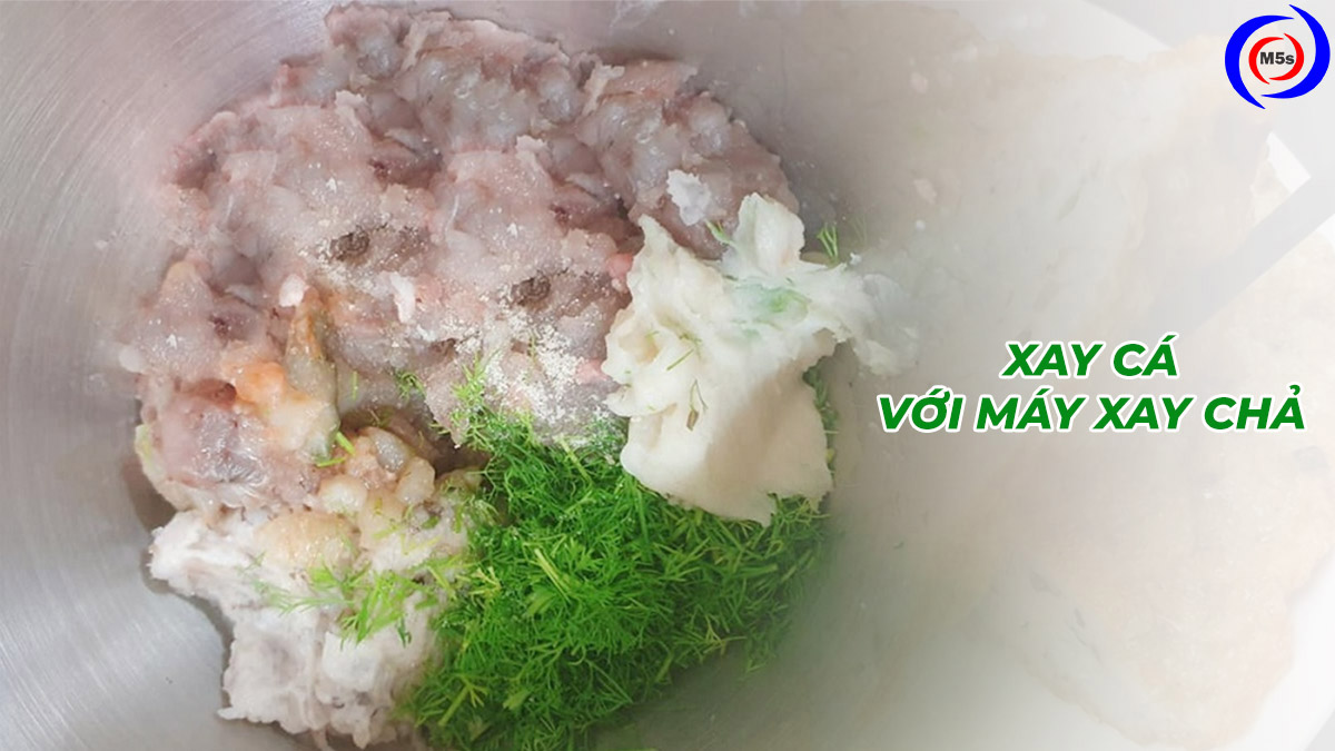 Xay cá làm chả Xay cá làm chả