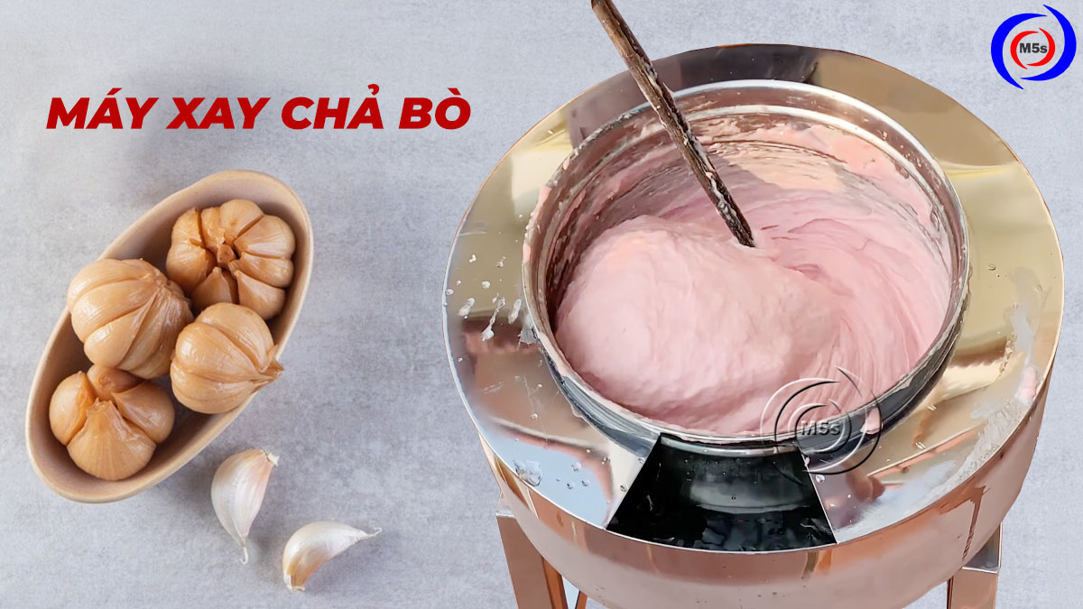 Xay thịt làm chả bò Xay thịt làm chả bò