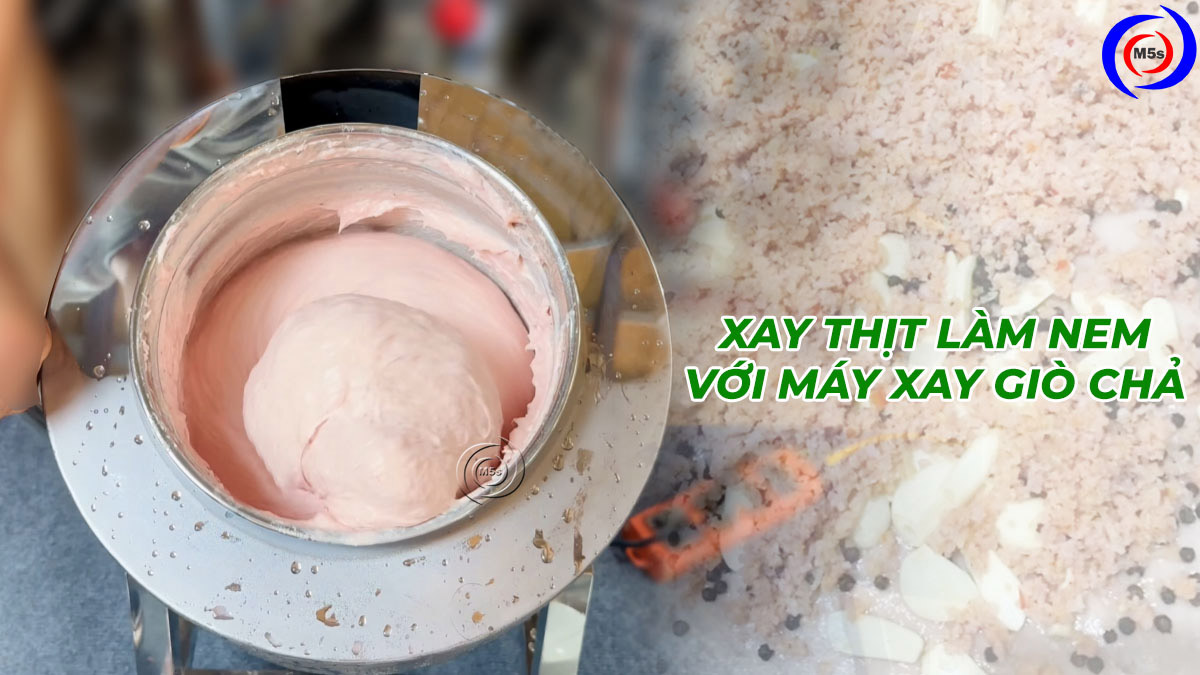 Xay thịt làm nem chua Xay thịt làm nem chua