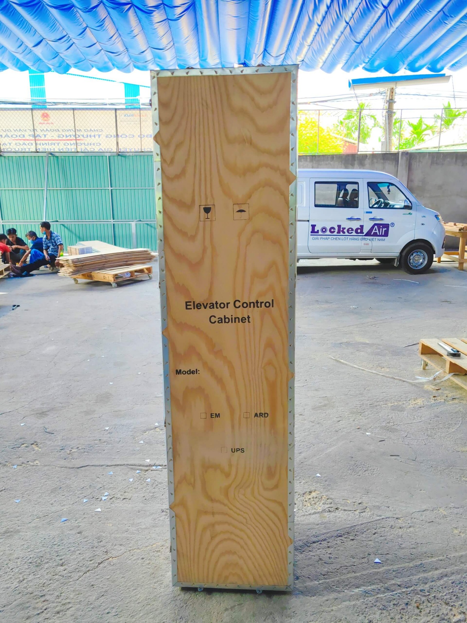 Self-assembled sealed wooden crates Self-assembled sealed wooden crates