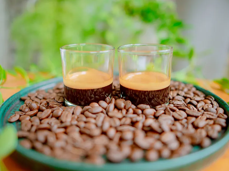 How to identify pure coffee or dyed, mixed coffee.