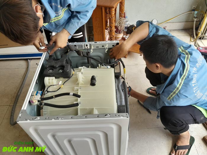 cách làm sạch cửa máy giặt cách làm sạch cửa máy giặt