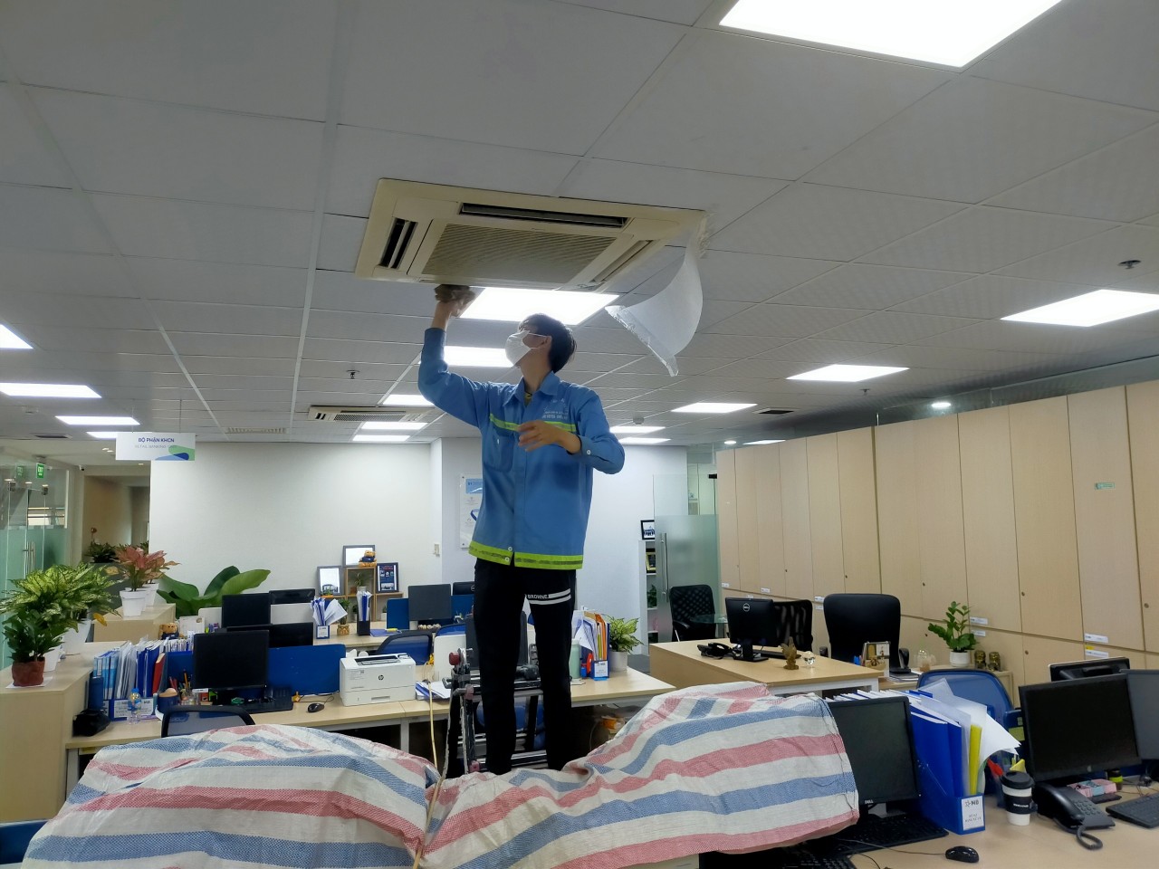 Hãy liên hệ với Điện Máy Đức Anh Mỹ để trải nghiệm dịch vụ vệ sinh máy lạnh tại nhà chuyên nghiệp và tiện lợi nhất! Hãy liên hệ với Điện Máy Đức Anh Mỹ để trải nghiệm dịch vụ vệ sinh máy lạnh tại nhà chuyên nghiệp và tiện lợi nhất!