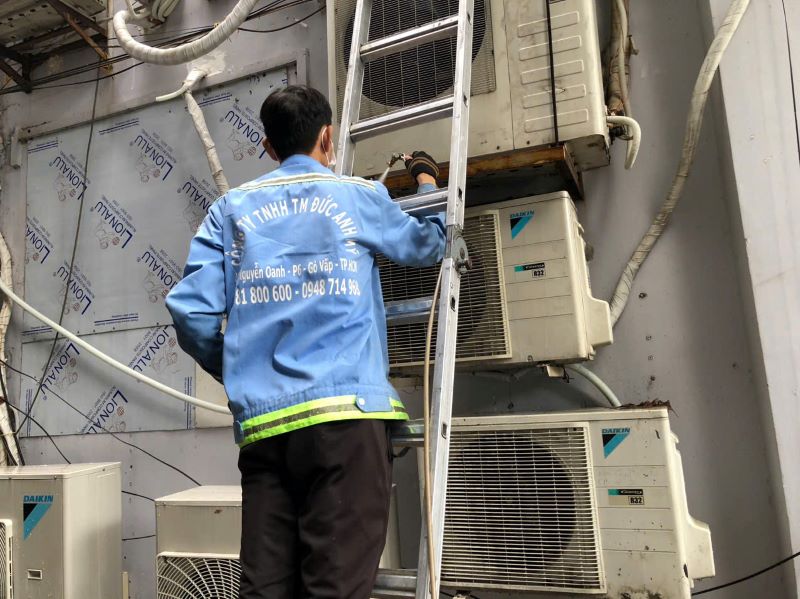 Đức anh mỹ thực hiện vệ sinh máy lạnh quận 4 tại tphcm Đức anh mỹ thực hiện vệ sinh máy lạnh quận 4 tại tphcm