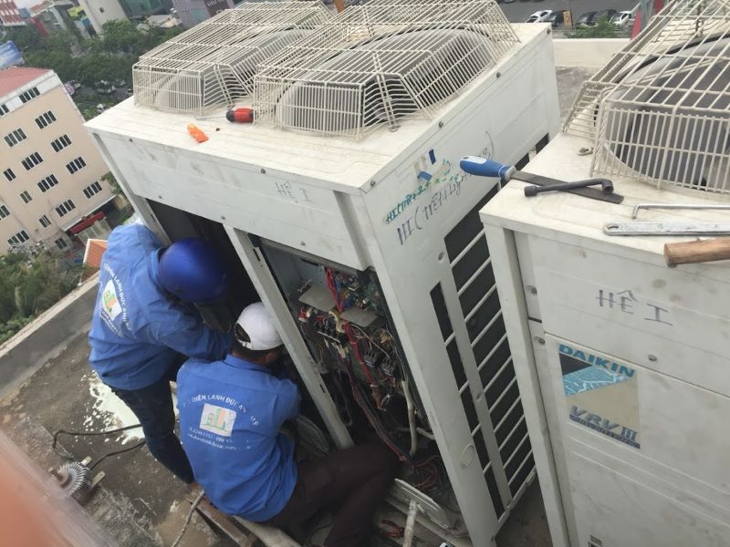 Dịch vụ vệ sinh máy lạnh trung tâm VRV Dịch vụ vệ sinh máy lạnh trung tâm VRV