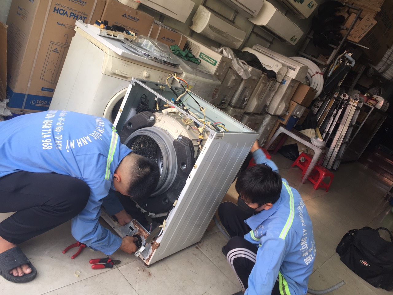 Điện Máy Đức Anh Mỹ cam kết mang đến cho khách hàng dịch vụ sửa máy giặt tại nhà chuyên nghiệp và tin cậy Điện Máy Đức Anh Mỹ cam kết mang đến cho khách hàng dịch vụ sửa máy giặt tại nhà chuyên nghiệp và tin cậy