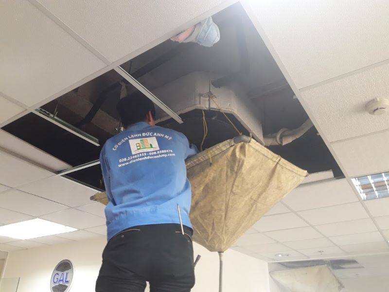 Hướng dẫn vệ sinh máy lạnh âm trần Hướng dẫn vệ sinh máy lạnh âm trần