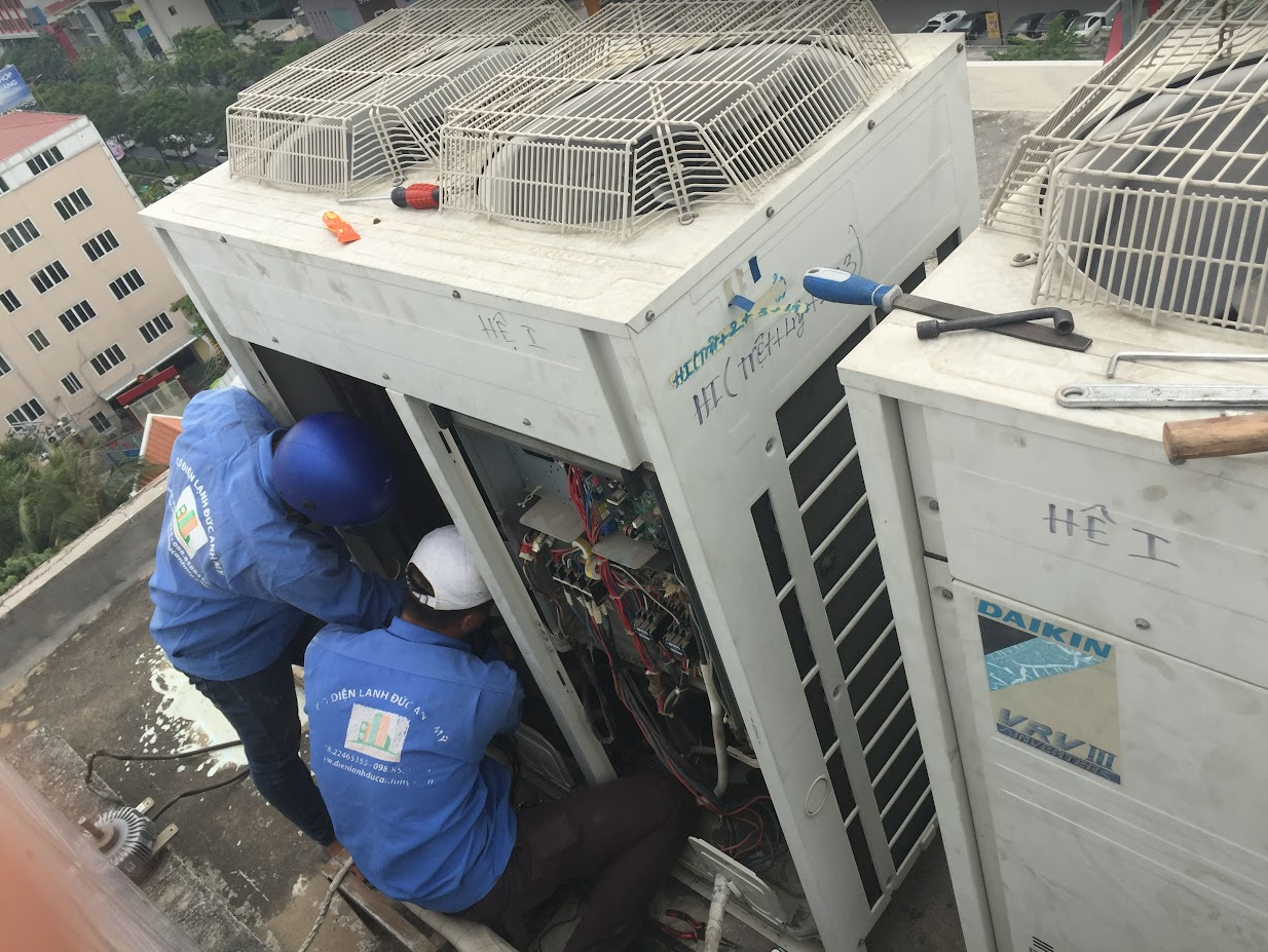 Vệ sinh máy lạnh công nghiệp Vệ sinh máy lạnh công nghiệp