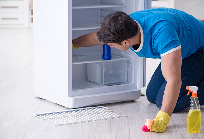Vệ sinh tủ lạnh định kỳ là rất quan trọng để duy trì hiệu suất làm lạnh và đảm bảo an toàn thực phẩm Vệ sinh tủ lạnh định kỳ là rất quan trọng để duy trì hiệu suất làm lạnh và đảm bảo an toàn thực phẩm
