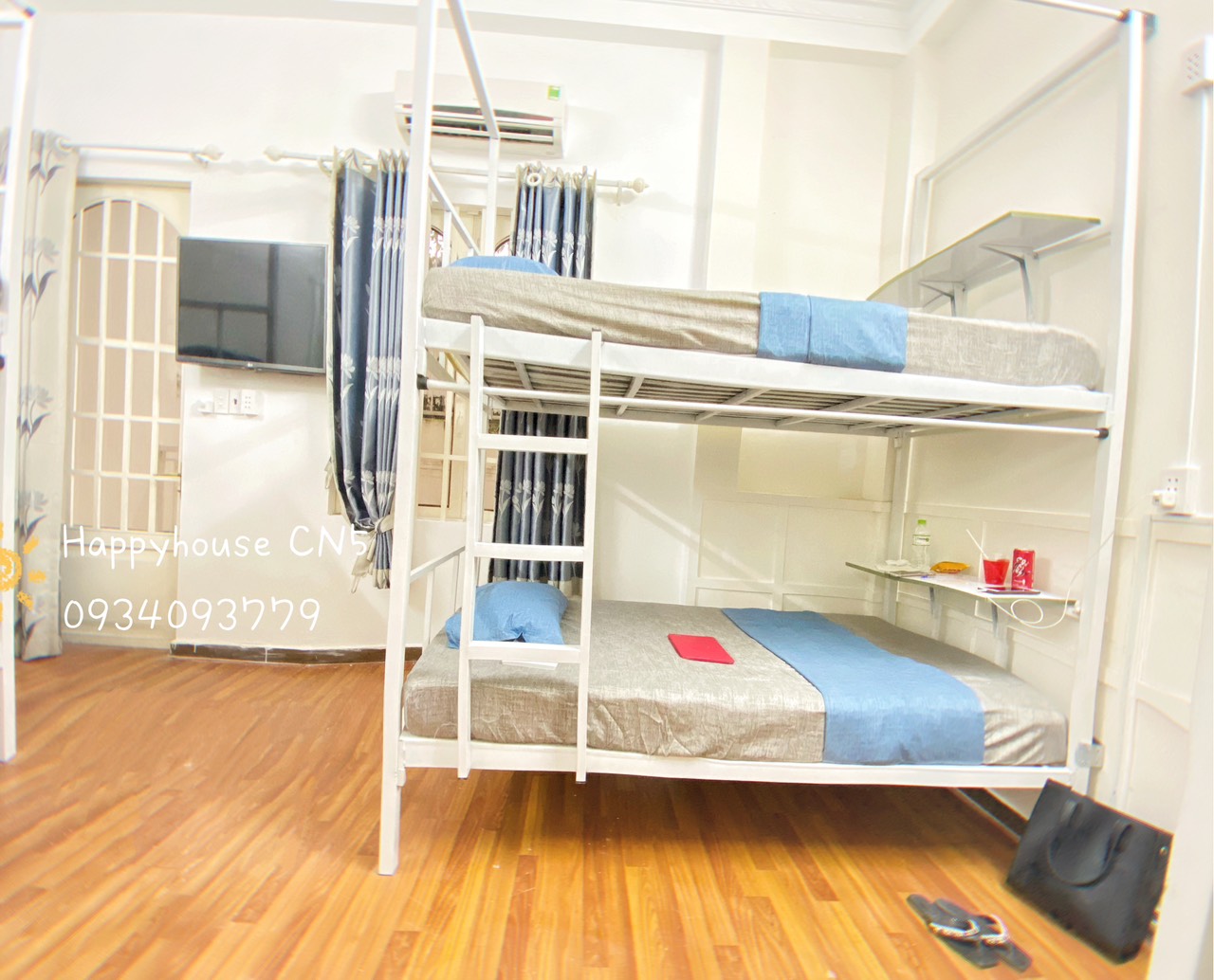 Việc lựa chọn ký túc xá cao cấp hay phòng trọ bình dân không chỉ là một quyết định về mặt tài chính mà còn liên quan đến sự thoải mái, an toàn Việc lựa chọn ký túc xá cao cấp hay phòng trọ bình dân không chỉ là một quyết định về mặt tài chính mà còn liên quan đến sự thoải mái, an toàn