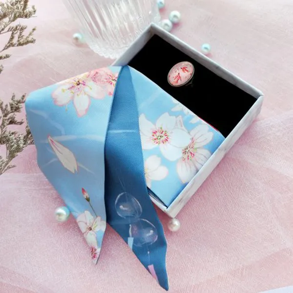 KHĂN QUÀNG CỔ LỤA HÌNH HOA ANH ĐÀO NÚI PHÚ SĨ