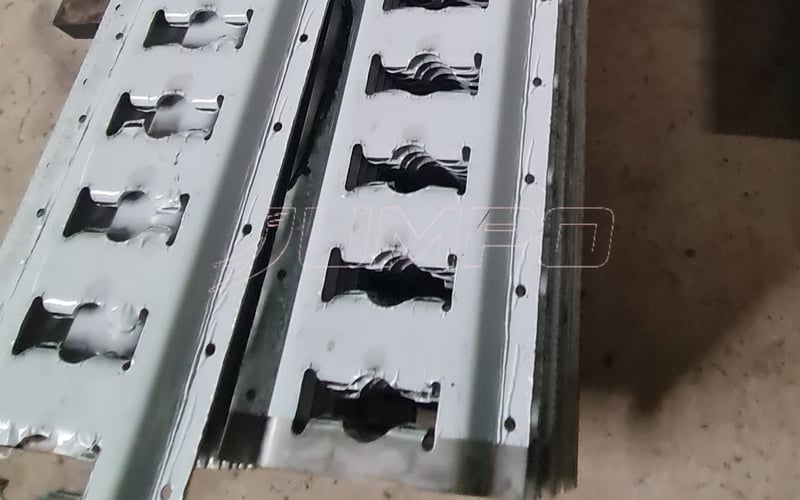 JUMPO Group Thi Công Hệ Thống E-Track Cho Xe Đông Lạnh