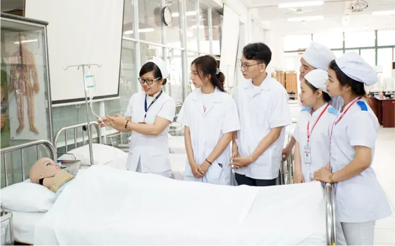 Tuyển sinh Lớp Cao Đẳng Điều Dưỡng tại Bình Phước