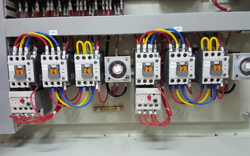 Tủ điện sao tam giác: Nguyên lý và ứng dụng