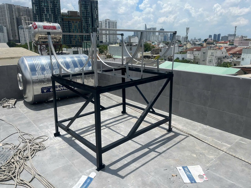 Hàn chân Cao Bồn nước inox và Sơn Lớp Phủ màu Đen Chống rỉ Hàn chân Cao Bồn nước inox và Sơn Lớp Phủ màu Đen Chống rỉ